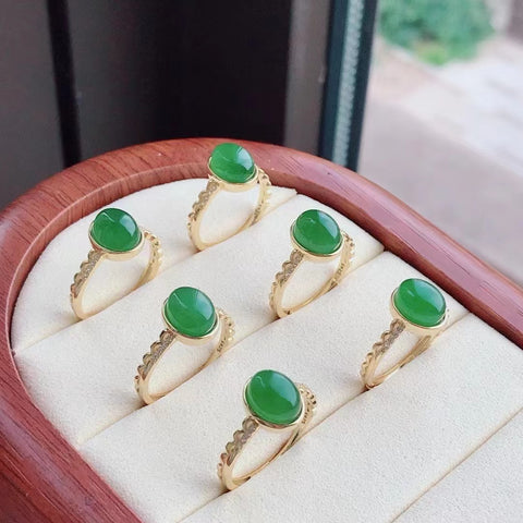 Cincin batu giok alami yang terbuat dari perak 925 dengan batu giok yang hangat dan warna-warna yang indah Ukuran sekitar 7 * 9mm Pengiriman dan pajak sudah termasuk.