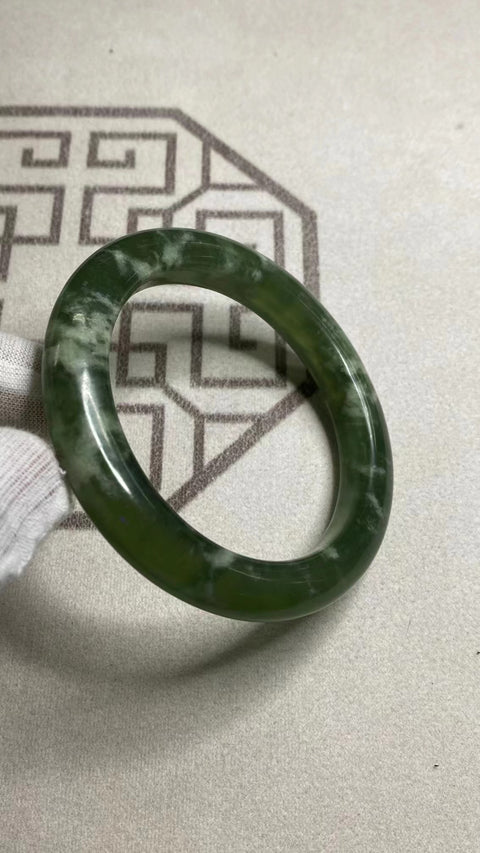 Gelang Hijau Penuh Giok Cui Giok Alami Ukuran 60-62mm Ukuran 61.4mm Ukuran 11.2mm Giok semuanya terjadi secara alami Pola acak termasuk pajak pengiriman