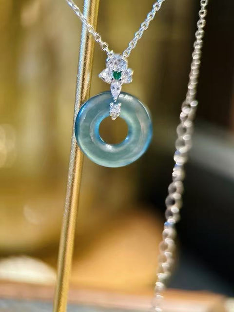 Air biru alami Kalung kancing perdamaian dari batu giok S925 berlapis perak dengan hias emas 18 karat Kapas kepingan salju mengambang transparan Es sudah termasuk pajak pengiriman
