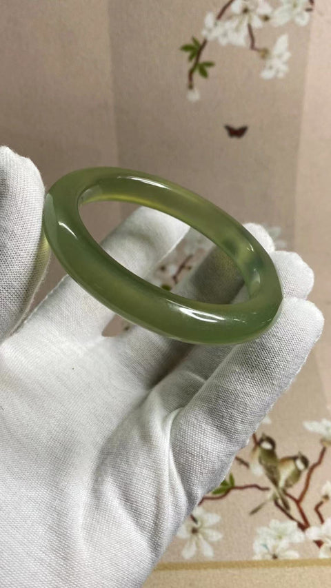 Gelang Giok Cui Alami Ukuran 54-56mm Ukuran 55.5mm Lebar Sisi 10mm Giok terjadi secara alami Pola acak Pengiriman dan pajak sudah termasuk.