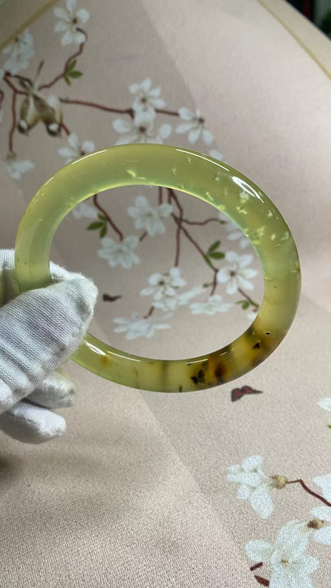 Gelang Giok Giok Bunga Giok Cui Alami Ukuran 61-63mm Ukuran 62.2mm Lebar Sisi 10.2mm Giok terjadi secara alami Pola acak Pengiriman dan pajak sudah termasuk.