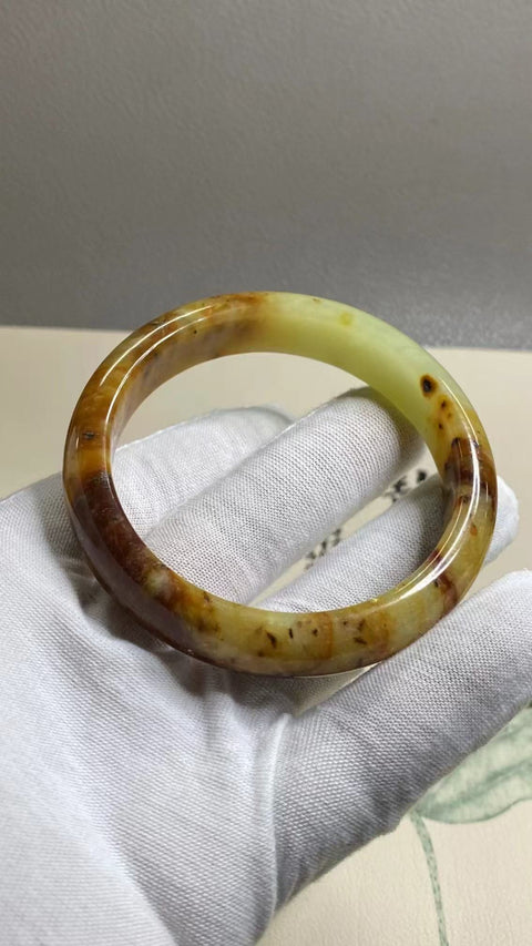 Gelang Giok Giok Bunga Giok Cui Alami Ukuran 59-61mm Ukuran 60.2mm Lebar Sisi 13.6mm Giok terjadi secara alami Pola acak Pengiriman dan pajak sudah termasuk.