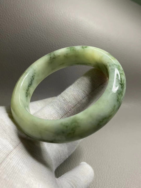 Gelang Cui Giok Minyak Cui Tua Ukuran 57-59mm Ukuran 58.5mm Lebar Sisi 15.9mm Giok terjadi secara alami Pola acak Termasuk pajak pengiriman.