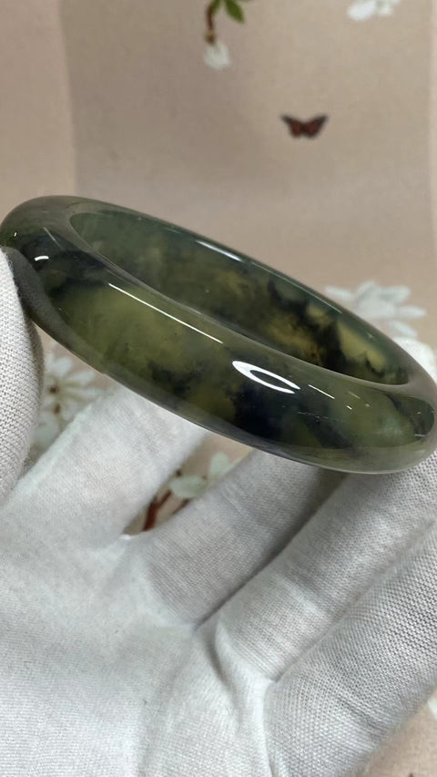 Gelang Tinta Giok Cui Alami Ukuran 59-61mm Ukuran 60.6mm Lebar Sisi 14.2mm Giok terjadi secara alami Pola acak Pengiriman dan pajak sudah termasuk.