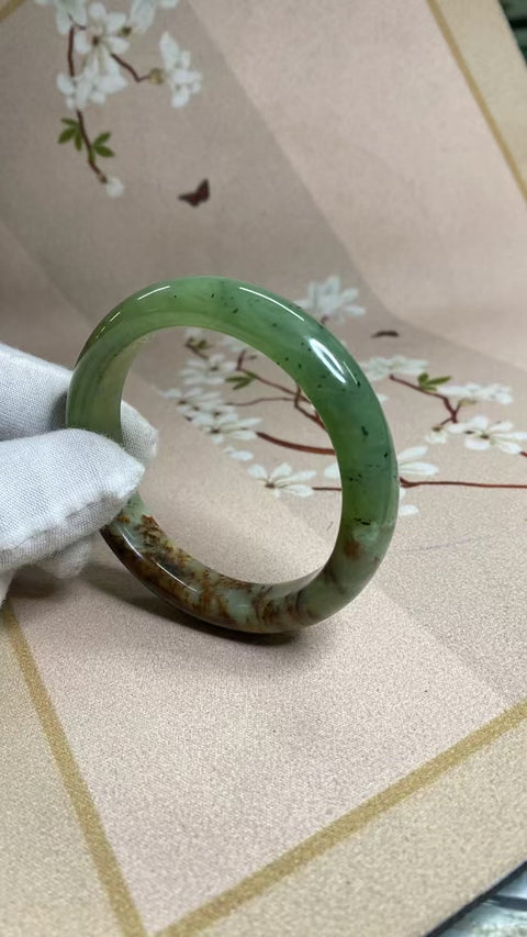 Gelang Giok Bunga Giok Cui Giok Alami Ukuran 57-59mm Ukuran 58.2mm Lebar Sisi 13.5mm Giok terjadi secara alami Pola acak Pengiriman dan pajak sudah termasuk.