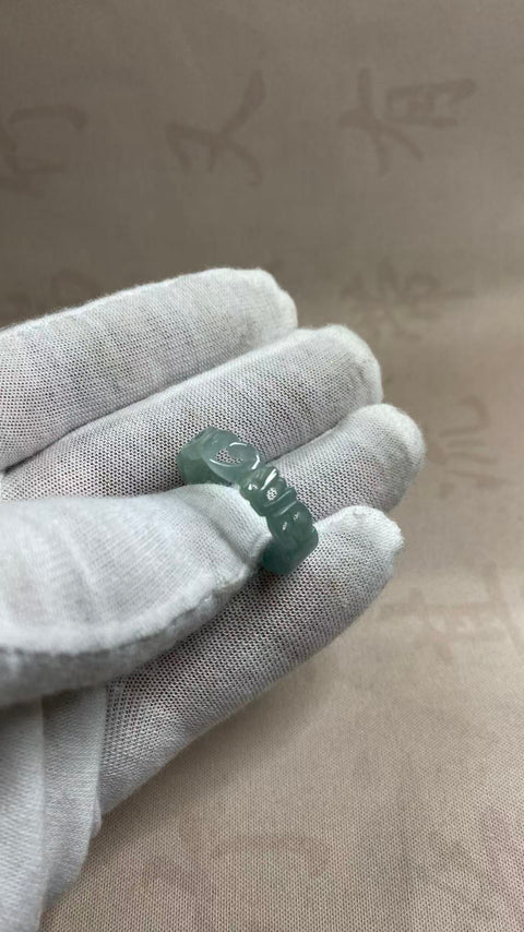 Cincin: Cincin jadeit Kelas A yang indah 💍, tersedia dalam ukuran 15 hingga 22mm, termasuk biaya pengiriman dan pajak.
