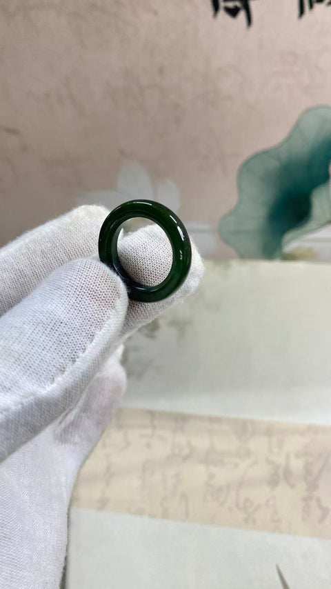 Cincin giok Xiuyan yang indah, warna hijau pekat, cocok untuk ukuran 21, gratis pengiriman dan pajak.