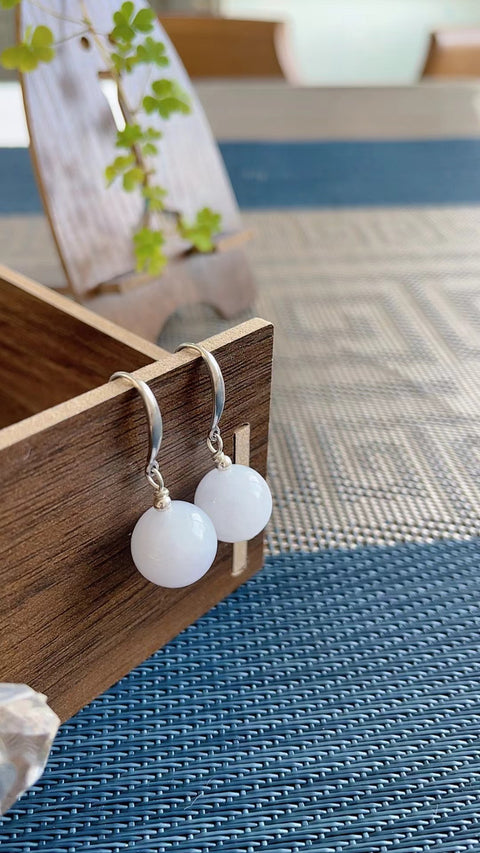 Anting giok alami, perak 925, ukuran 1,2 cm. Gratis ongkos kirim dan pajak.