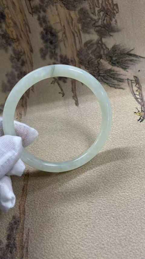 Gelang giok Xiuyan putih yang indah dan berkilauan seperti cahaya bulan, Diameter 63,2 mm, Semua Batu Terbentuk Secara Alami. Gratis Ongkos Kirim Dan Pajak.