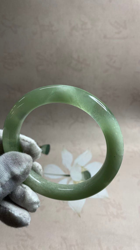 Gelang batu giok Xiuyan yang indah, cocok untuk ukuran diameter dalam 62mm, lebar tepi 11,3mm. Gratis pengiriman dan pajak.