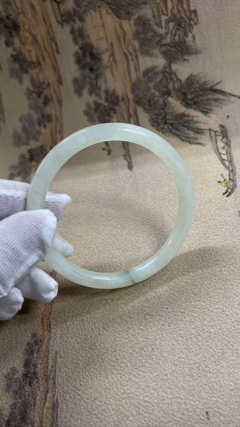 Gelang giok Xiuyan putih yang indah dan berkilauan seperti cahaya bulan, Diameter 63,2 mm, Semua Batu Terbentuk Secara Alami. Gratis Ongkos Kirim Dan Pajak.
