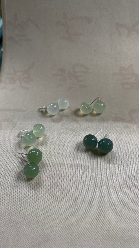 Anting-anting: Anting-anting giok Xiuyan yang indah, terbuat dari perak sterling 925, ukuran: 9,5 mm, termasuk ongkos kirim dan pajak.