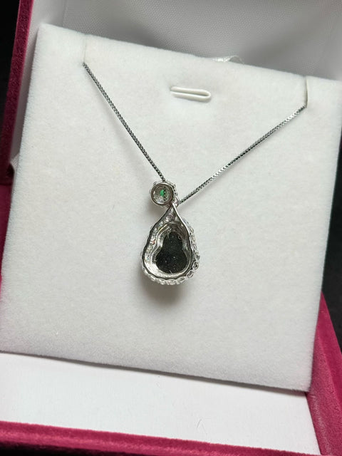 Keberuntungan dan kemakmuran dalam batu giok 🌿 Liontin perak 925 batu giok (jadeite) Grade A berbentuk labu, 10×8mm. Gratis ongkos kirim dan pajak.
