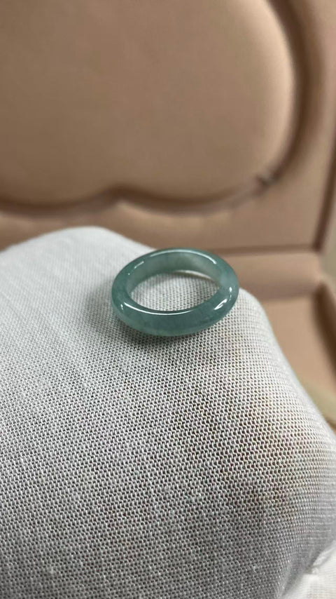 Cincin giok alami Jadeite Grade A yang indah, diameter 16 mm. Biaya pengiriman dan pajak sudah termasuk