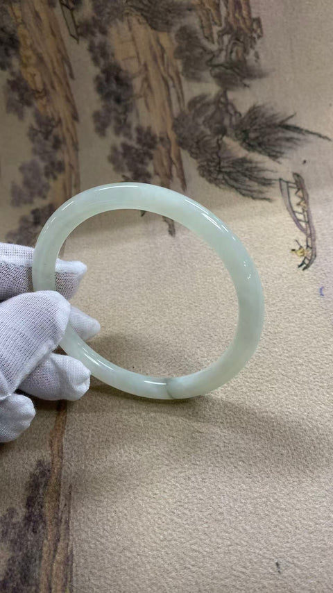 Gelang giok Xiuyan putih yang indah dan berkilauan seperti cahaya bulan, Diameter 63,2 mm, Semua Batu Terbentuk Secara Alami. Gratis Ongkos Kirim Dan Pajak.