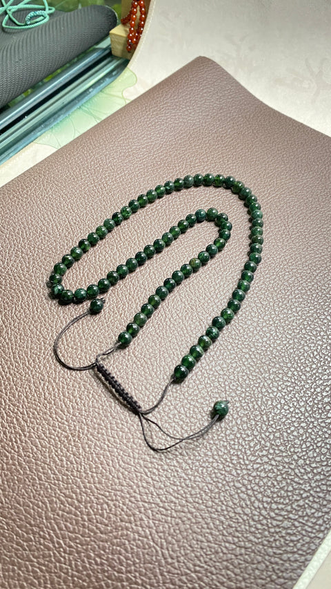 Set giok Xiuyan hijau penuh yang indah, spesifikasi manik: 6,3mm, panjang kalung dan gelang dapat disesuaikan, batu alam terbentuk secara alami, pola acak, termasuk pajak pengiriman