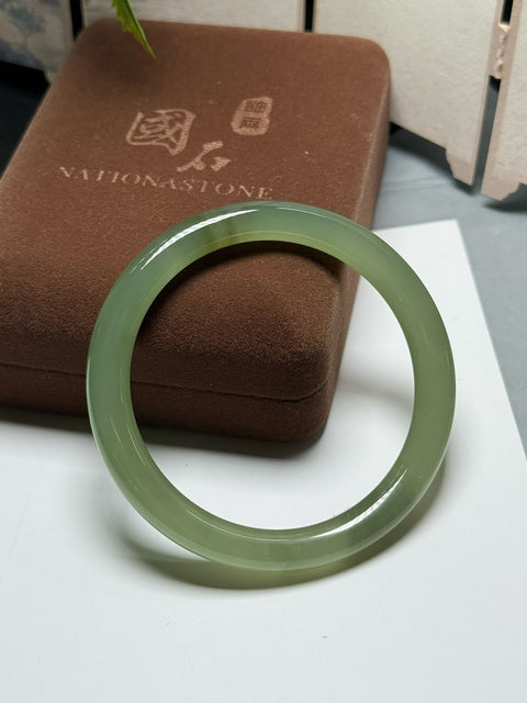 Gelang Kecantikan Hijau Danau Giok Hetian. Diameter 53,8×7,5×8 mm, Semua Batu Terbentuk Secara Alami. Harga Sudah Termasuk Ongkos Kirim Dan Pajak.