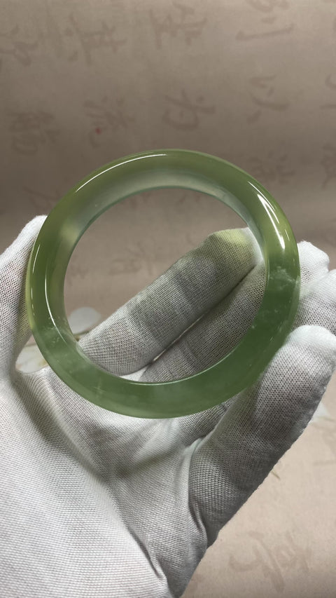 Gelang giok Xiuyan yang indah, setengah giok dan setengah hijau, satu giok dan satu hijau, Diameter 63,1 mm, lebar tepi: 14,3 mm, Semua Batu Terbentuk Secara Alami. Gratis Ongkos Kirim Dan Pajak.