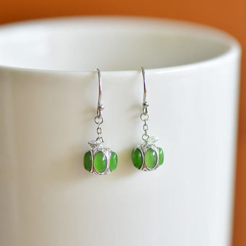 Anting Perak S925 Model Labu dengan Giok Hetian Spinach 12044# Spesifikasi 3×5 mm. Gratis ongkos kirim dan pajak.