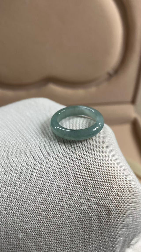 Cincin giok alami Jadeite Grade A yang indah, diameter 16 mm. Biaya pengiriman dan pajak sudah termasuk