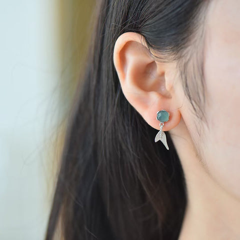 Anting Ekor Ikan Berbentuk Drum Bulat dengan Batu Giok Biru Bertatahkan Perak Sterling S925 - 32021 - 6*6 cm. Gratis ongkos kirim dan pajak.