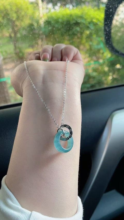 Kalung giok biru selangka cincin  berkualitas tinggi, tampilannya anggun dan memesona—Dipadukan dengan perak 925; ukuran: 1,7.