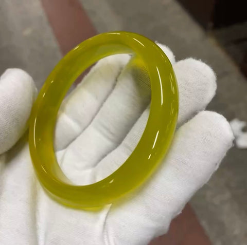 Gelang giok emas baru, diameter cocok untuk dipakai di mulut cincin 56,1 mm, kepala air penuh, gratis ongkir dan pajak. Item giok semuanya dihasilkan secara alami dengan pola acak
