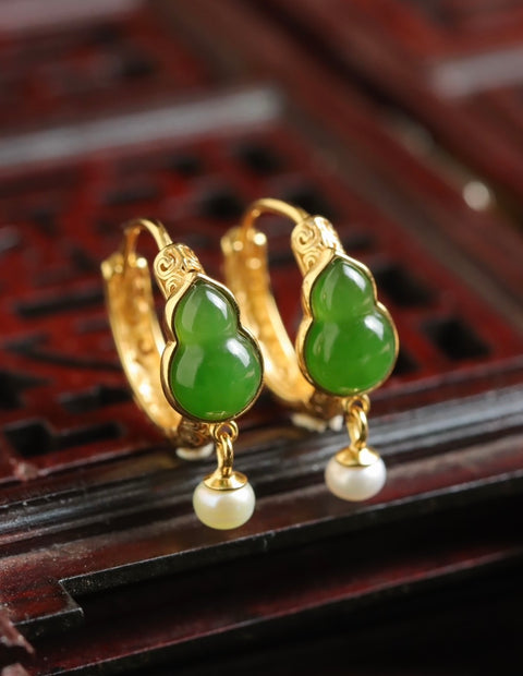 Anting-anting giok alami yang terbuat dari perak 925, giok yang bersih dan halus, gaya yang indah, sudah termasuk pajak pengiriman.