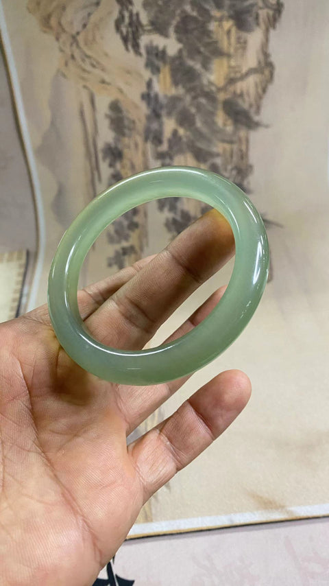 Gelang hijau es giok Xiuyan yang indah, diameter 58,6mm, lebar tepi 11,4mm, giok dihasilkan secara alami, polanya acak, gratis pajak pengiriman