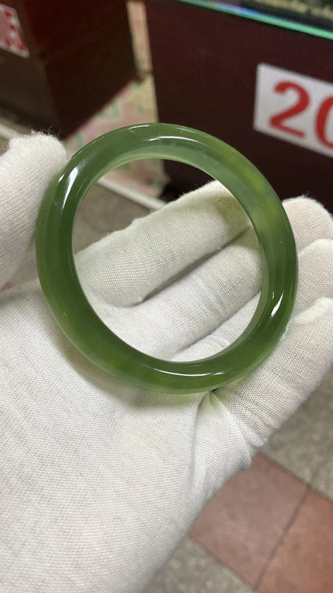 Gelang topi susu hijau Xiuyu yang indah, diameter 58,6mm, lebar tepi 11,3mm, semua barang giok dibuat secara alami dengan pola acak, termasuk biaya pengiriman dan pajak