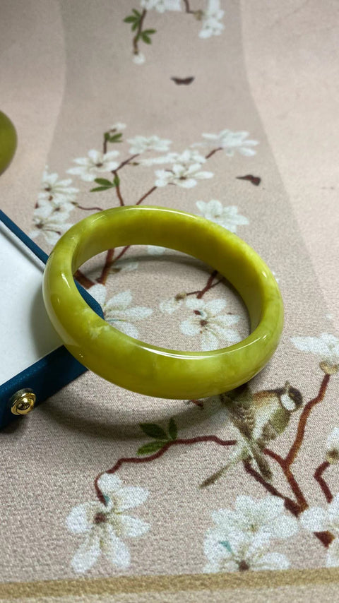 Gelang bunga emas giok Xiuyan yang indah, diameter 59,4mm, lebar tepi 16,3mm, giok dihasilkan secara alami, polanya acak, termasuk pajak pengiriman