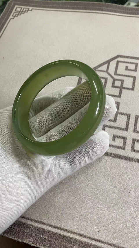 Gelang hijau penuh giok Xiu yang indah, diameter 61 mm, lebar samping: 17,9 mm, item giok semuanya diproduksi secara alami dengan pola, gratis pengiriman dan pajak