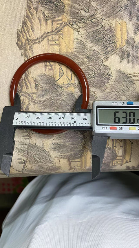 Gelang kecantikan batu akik yang indah, penuh warna 63 mm, batu alam dihasilkan secara alami, polanya acak, termasuk pajak pengiriman