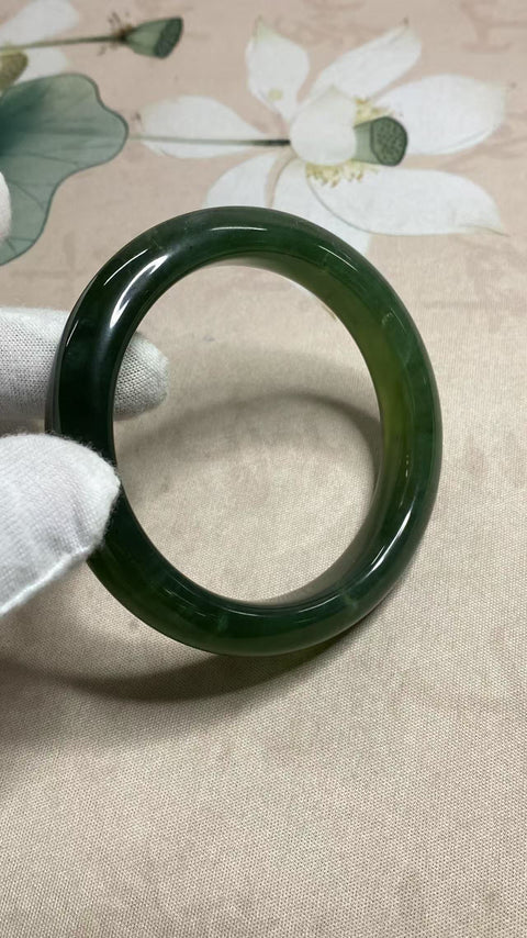 Gelang giok hijau penuh giok Xiuyan yang indah, giok mengambang di giok, kekayaan seumur hidup, diameter 62 mm, lebar tepi 13,5mm, batu alam dihasilkan secara alami, polanya acak, termasuk pajak dan biaya pengiriman