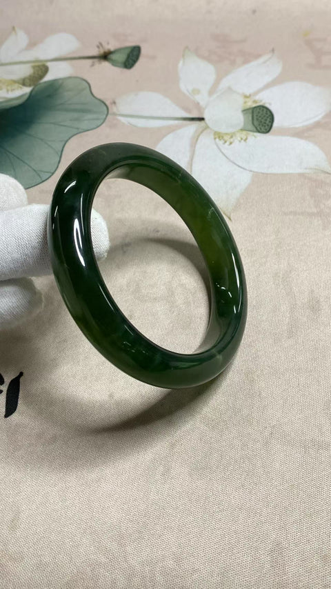 Gelang giok hijau penuh giok Xiuyan yang indah, giok mengambang di giok, kekayaan seumur hidup, diameter 62 mm, lebar tepi 13,5mm, batu alam dihasilkan secara alami, polanya acak, termasuk pajak dan biaya pengiriman