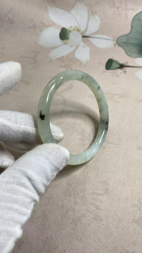Gelang kecantikan tinta giok Xiuyan yang indah, diameter 56,3mm, ketebalan strip 8mm, giok dihasilkan secara alami dengan pola acak, termasuk pengiriman dan pajak
