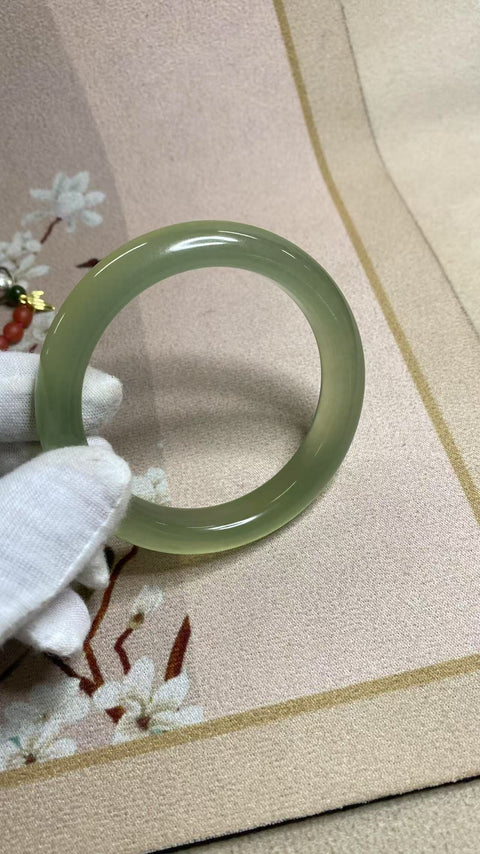 Gelang bunga mengambang hijau es giok Xiuyan yang indah, diameter 58,3mm, lebar tepi 12,3mm, batu alam semuanya terbentuk secara alami dengan pola acak. Termasuk pajak pengiriman
