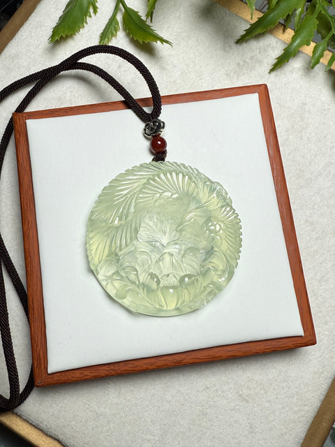 Liontin giok xiuyu burung phoenix + bunga peony, melambangkan kemakmuran dan kekayaan, ukuran 52 x 10 mm，gratis ongkir dan bea cukai