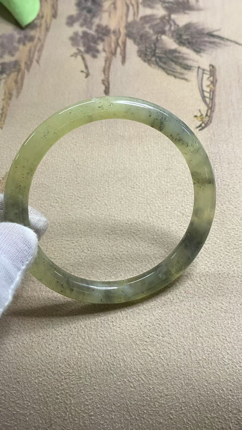 Gelang kecantikan lukisan tinta giok Xiuyan yang indah, diameter 64,3, batu alam semuanya dihasilkan secara alami dengan pola acak, termasuk pengiriman dan pajak