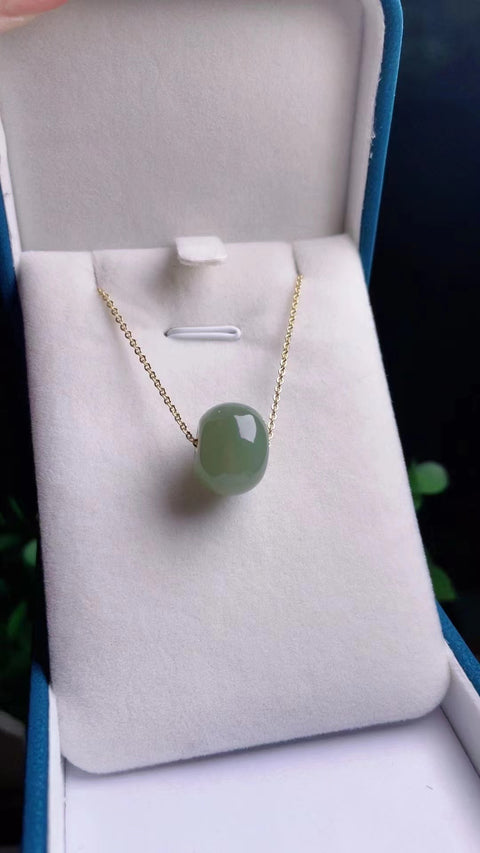 Manik-manik Pembawa Giok Hetian Alami Bahan halus dan hangat dengan pengaturan emas 18 karat Ukuran 1.5 * 1.0mm Sudah termasuk ongkos kirim dan pajak.