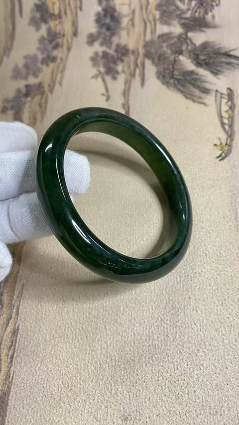 Gelang bahan giok Xiuyu 180 yang indah, giok 🀄️ hijau mengambang, kekayaan seumur hidup, diameter 61,5mm, lebar tepi 12,3mm, batu alam dihasilkan secara alami, polanya acak, gratis pajak dan biaya pengiriman