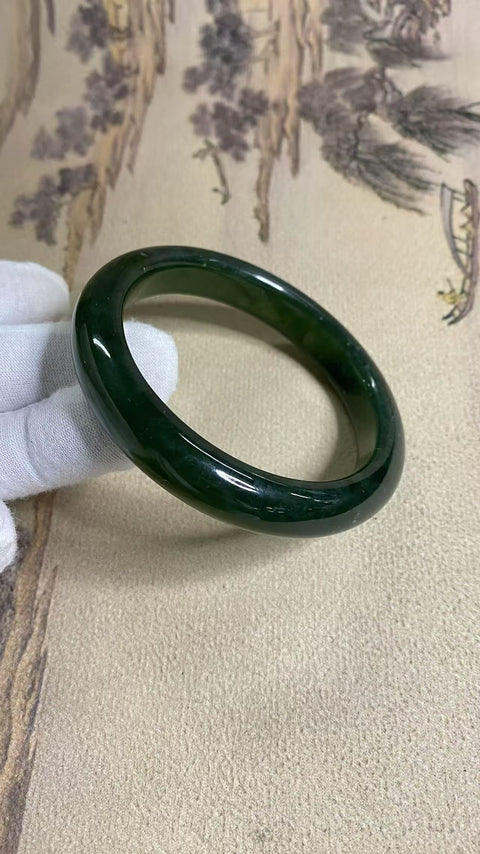 Gelang bahan giok Xiuyu 180 yang indah, giok 🀄️ hijau mengambang, kekayaan seumur hidup, diameter 61,5mm, lebar tepi 12,3mm, batu alam dihasilkan secara alami, polanya acak, gratis pajak dan biaya pengiriman