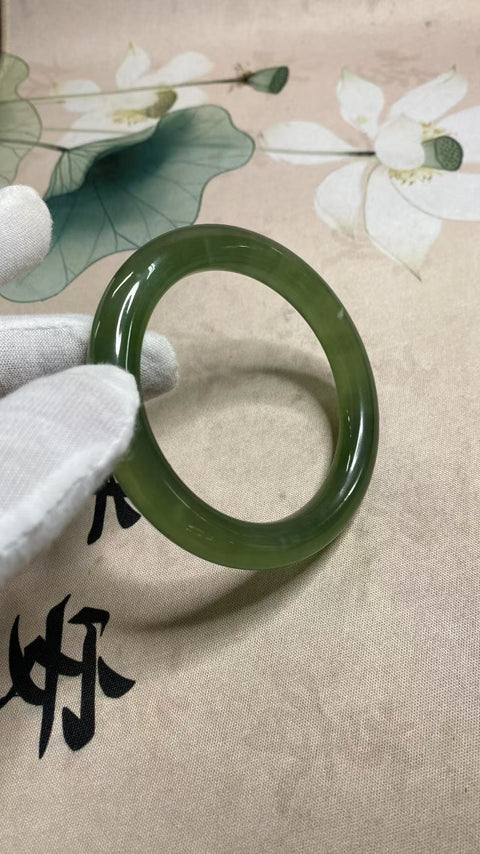 Gelang giok hijau penuh giok Xiuyan yang indah, giok mengambang di dalam giok, diameter 61 mm, ketebalan batang 8,5 mm, batu alam terbentuk secara alami, pola acak, termasuk pajak dan biaya pengiriman