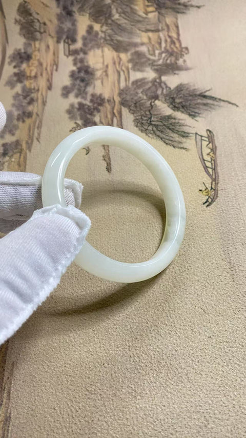 Gelang giok Xiuyan yang indah, cahaya bulan putih, diameter 59 mm, ketebalan batang 11.2 mm, batu alam terbentuk secara alami, pola acak, termasuk pajak pengiriman