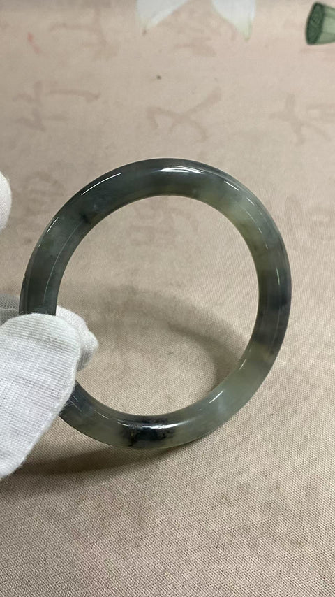 Gelang giok Xiuyan yang indah, warna hitam ayam, cantik dipakai, diameter 57,1 mm, batu alam alami, motif acak, gratis ongkir dan pajak