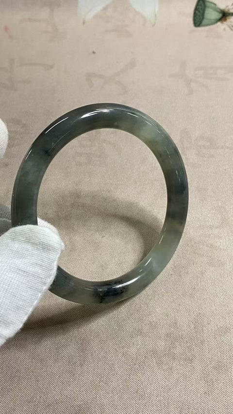 Gelang giok Xiuyan yang indah, warna hitam ayam, cantik dipakai, diameter 57,1 mm, batu alam alami, motif acak, gratis ongkir dan pajak
