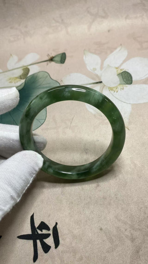 Gelang giok hijau penuh Xiuyan yang indah, giok mengambang di dalam giok, kekayaan seumur hidup, diameter 58,2 mm, lebar tepi 12,5 mm, batu alam terbentuk secara alami, pola acak, gratis ongkos kirim dan pajak