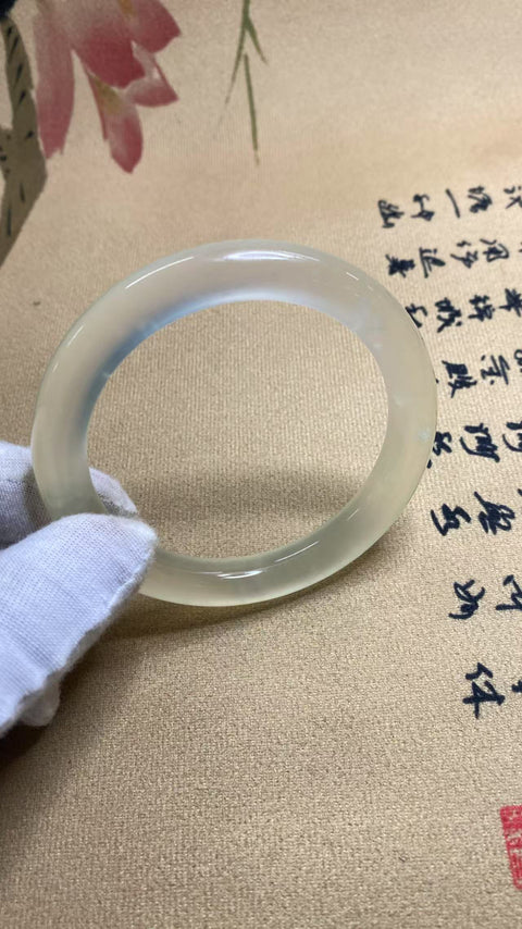Gelang bulat giok Xiuyan beralas kaca yang indah, diameter 61,6 mm, lebar sisi 10,3 mm, batu alam alami, pola acak, gratis ongkos kirim dan pajak