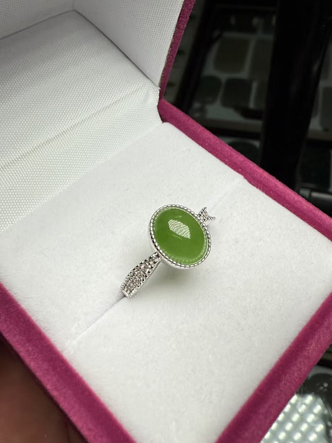 Baru! Cincin berbentuk telur perak 925 bertatahkan giok Hetian jasper 💍Gaya baru dan unik. Ukuran: Kira-kira: 10×8㎜💫, batu alam terbentuk secara alami, pola acak. Gratis ongkos kirim dan pajak