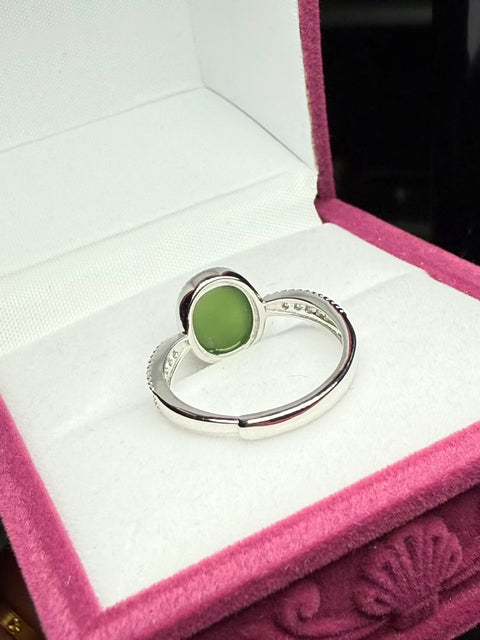 Baru! Cincin berbentuk telur perak 925 bertatahkan giok Hetian jasper 💍Gaya baru dan unik. Ukuran: Kira-kira: 10×8㎜💫, batu alam terbentuk secara alami, pola acak. Gratis ongkos kirim dan pajak